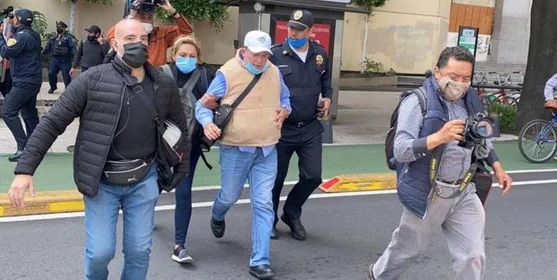 Líder de FRENAA se retira del plantón por problemas de salud