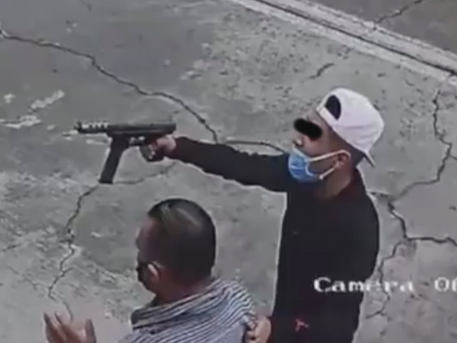 Roban camioneta en Tlalnepantla a punta de pistola