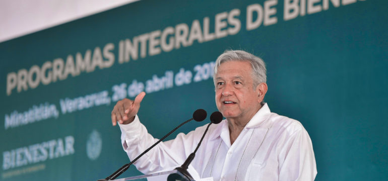 AMLO señala que la corrupción y potentados manejaban al SAT
