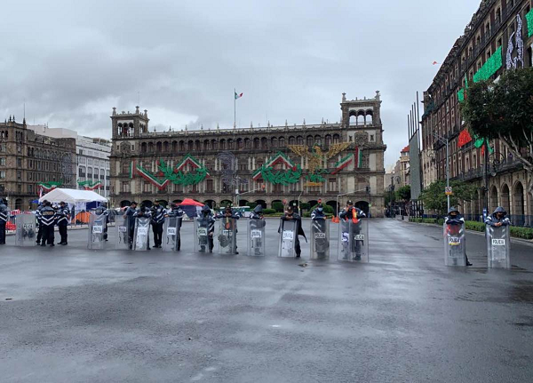 El acceso al Zócalo capitalino está restringido y controlado
