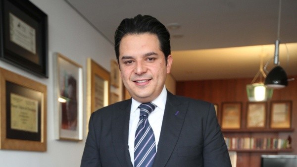 Líderes Políticos/Anomalías en compras del IMSS