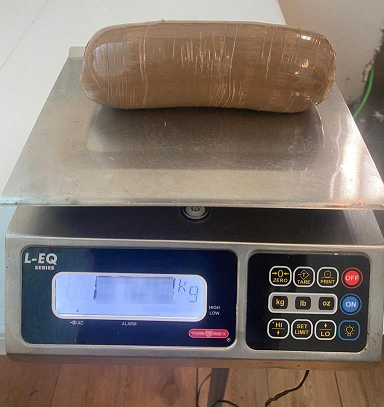 GN arresta a mujer en el Aeropuerto de Tijuana con envoltorios de marihuana