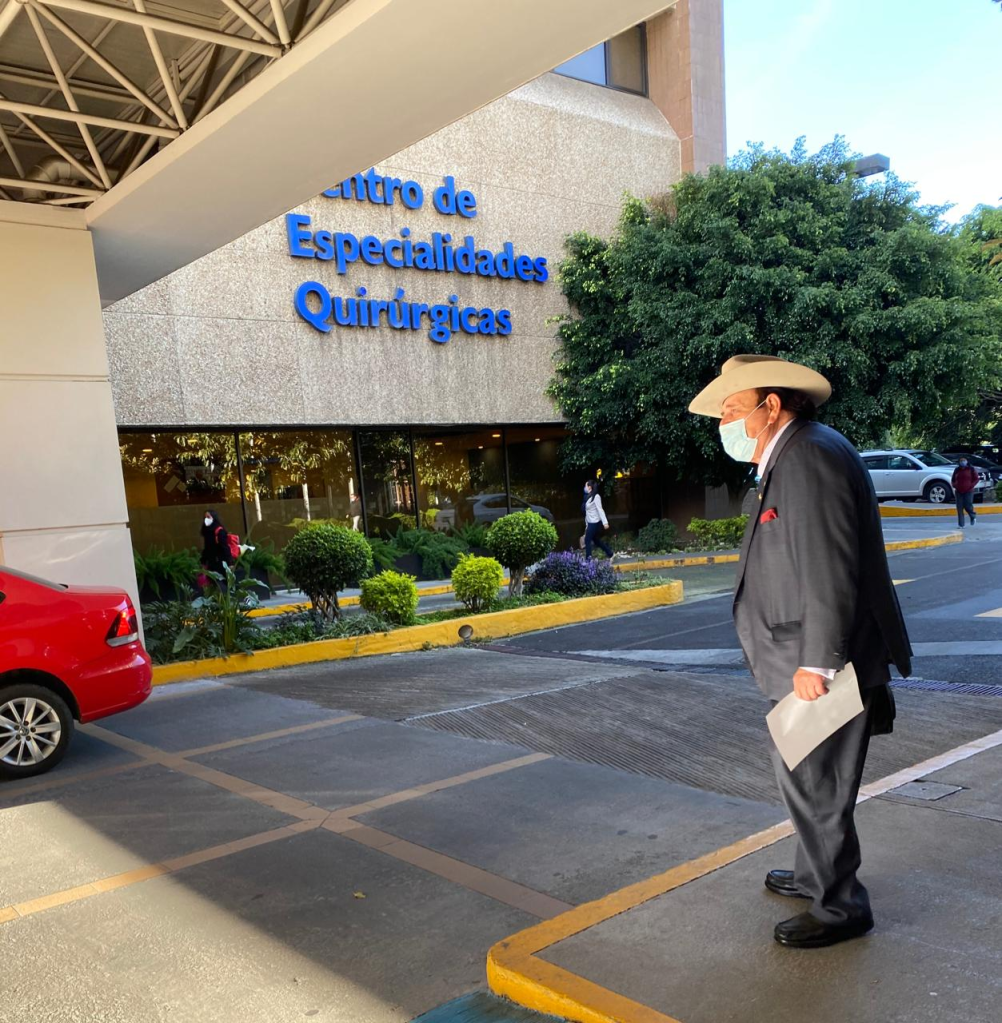 Intervienen quirúrgicamente a Senador Armando Guadiana