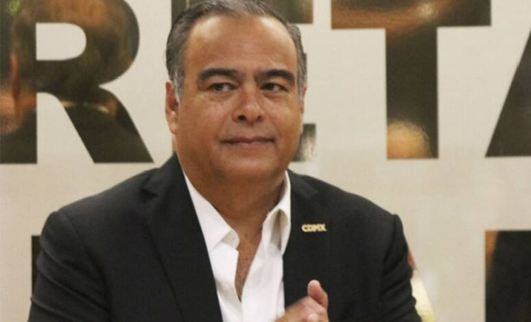 Congelan cuentas bancarias de Raymundo Collins