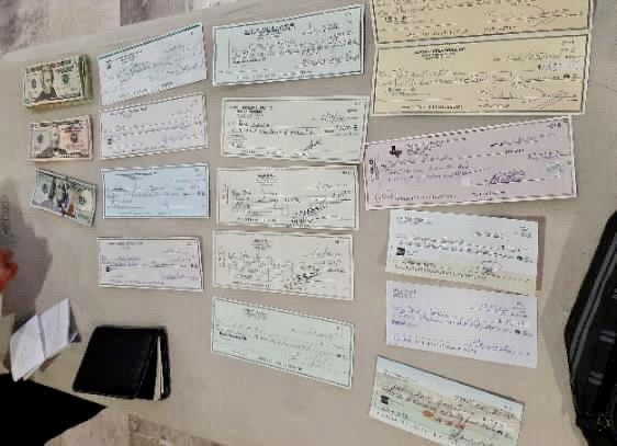 GN y aduanas aseguran 19 millones de pesos en cheques y divisas en Toluca y en el AICM
