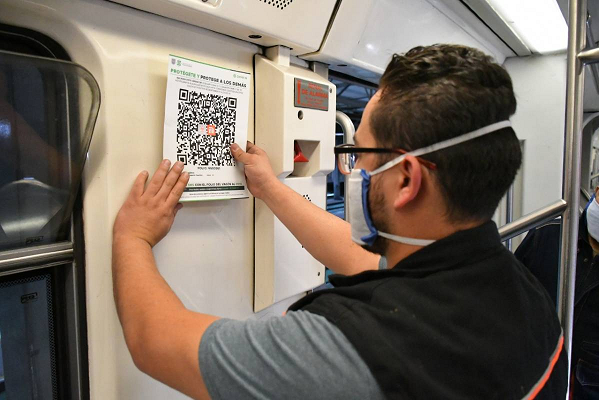Colocan códigos de QR en las estaciones del Metro