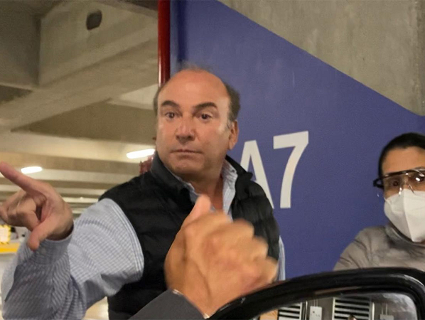 Sujeto golpea a una mujer, pese a estar embarazada