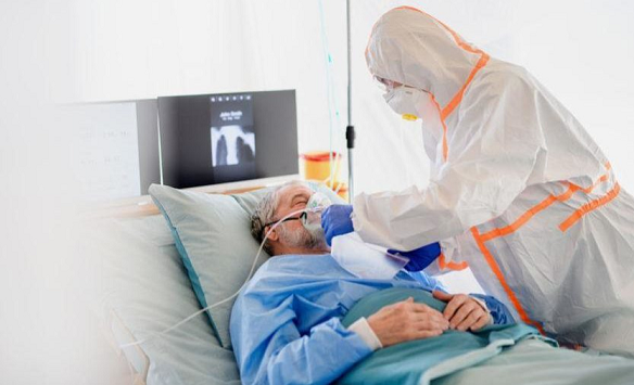 Salen 30 pacientes de los hospitales e ingresan 100 más por Covid-19