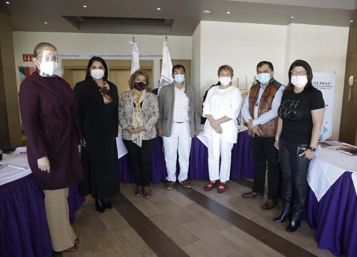 Sheinbaun toma protesta a la nueva presidenta de la AALMAC