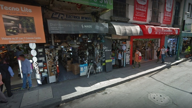 En semáforo rojo, muchos negocios del Centro Histórico siguen vendiendo a escondidas