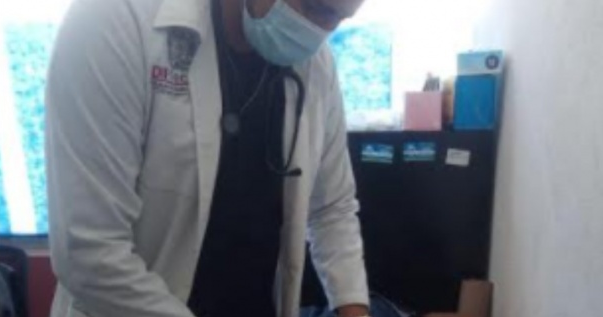 Rescatistas atienden a bebe intoxicado por inhalantes en Tecámac