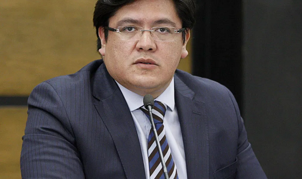 Renuncia Montiel Reyna por irregularidades en el INE