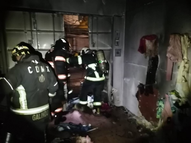Se incendian dos bodegas de ropa en la colonia Morelos