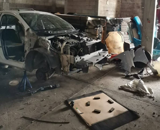 Encuentran varios vehículos desmantelados en Tultitlán