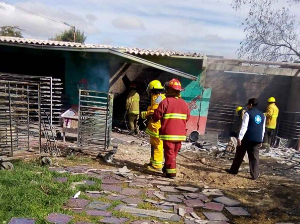 Muere mujer tras explosión de un polvorín en Tultepec