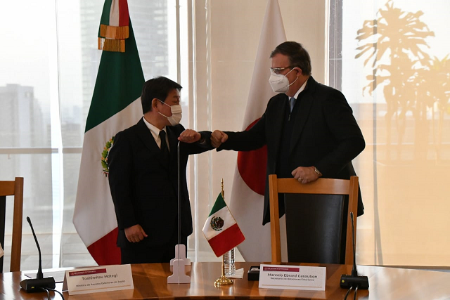 Ebrard se reúne con su homólogo japonés Toshimitsu Motegi