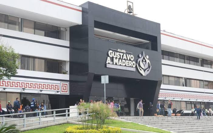 Estudiantes, profesores y padres de familia exigen a Francisco Chíguil cumpla compromisos firmados