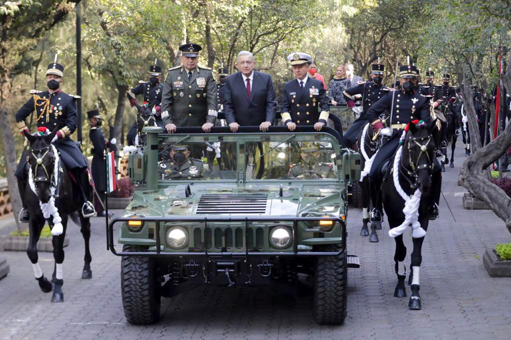 Preside AMLO la ceremonia de la «Lealtad» en el Colegio Militar