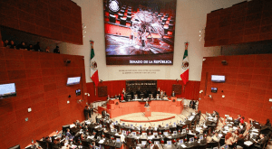 Senadores de oposición y de Morena impugnan la Ley Eléctrica de AMLO