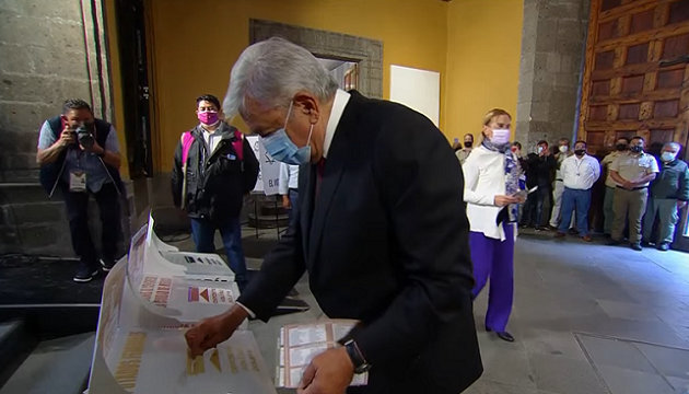 Algunos de los políticos que madrugaron para ir a votar