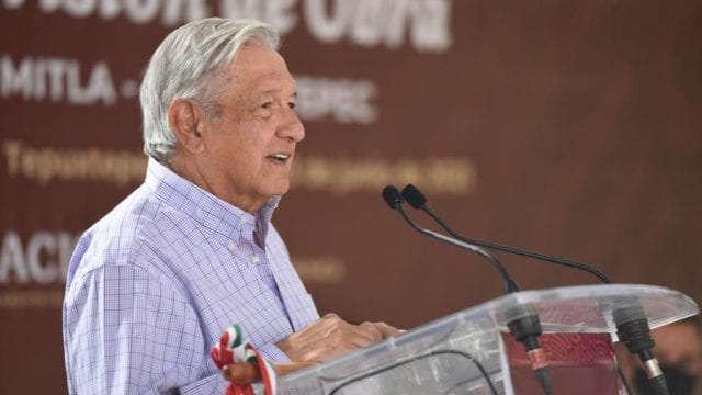 AMLO señala que sin la clase media no habría desarrollo democrático