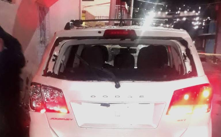 Dos sujetos fallecen al chocar el vehículo en el que iban contra una camioneta