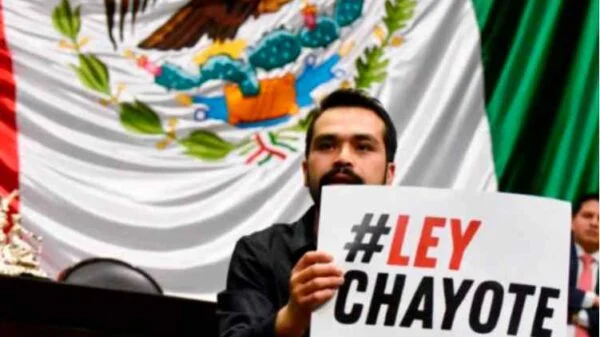 La SCJN desecha la Ley Chayote de Peña Nieto