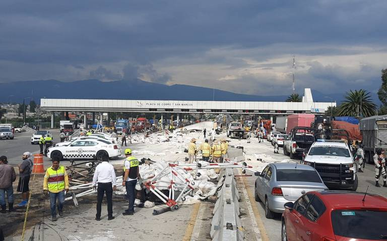 Tráiler provoca carambola en la México-Puebla y mueren dos personas