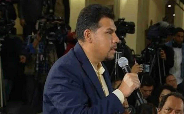 Vinculan a proceso a reportero de “La Crónica” por pleito en la mañanera