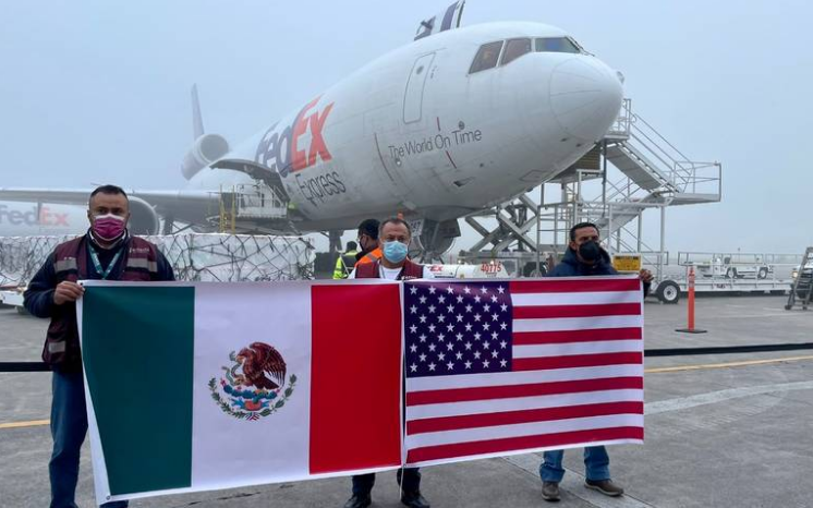 Llegan al aeropuerto de Toluca un millón 750 mil vacunas de Moderna