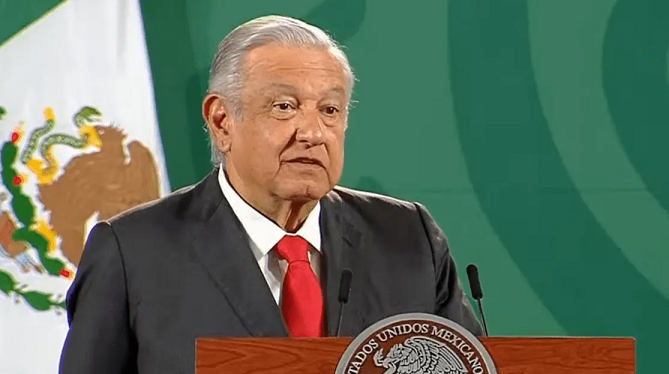 AMLO analiza desaparecer el artículo 33 de la Constitución Política de los Estados Unidos Mexicanos