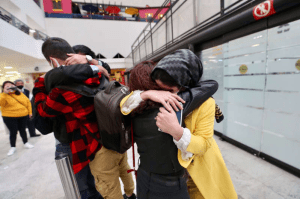 Familia afgana deportada a Turquía, regresa a México