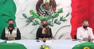 Gobernadora de Guerrero causa polémica por alteraciones al escudo nacional de la Bandera de México