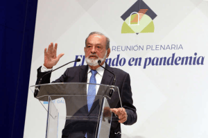 Rebeca Marín image.png El empresario mexicano Carlos Slim Helú hizo este martes un llamado a ‘mantener la divi sión de poderes’ en los países, para así garantizar a los ciudadanos democracia, Estado de derecho y mayor desarrollo . Slim, uno de los hombres más ricos del mundo, participó en el debate ‘Nuevos y viejos enemigos de la democracia’, fo ro celebrado en España, donde reflexionó sobre democracia y división de poderes. De acuerdo con el medio Europa Press  , en su intervención Slim alertó sobre los peligros para las democracias en las que los mandatarios ‘quieren reelegir se indefinidamente’. Como ejemplos mencionó el caso de Venezuela, tanto con el actual mandatario, Nicolás Maduro, como  con su antecesor, Hugo Chávez. En este sentido, consideró que perpetuarse en el poder pone en riesgo la división de  poderes. ‘El Legislativo normalmente está ligado al Ejecutivo, por lo que la amenaza está en buscar controlar el Poder  Judicial, una de las institucio