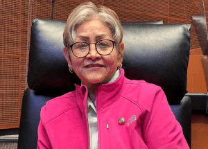 Balean vehículo de la senadora de Morena en el Edomex