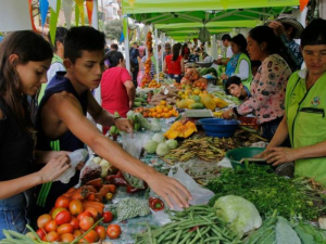 Por la inflación y bajo poder adquisitivo, familias mexicanas reducen gastos para cena navideña (ConComercio)