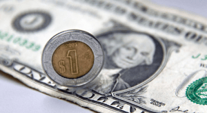 Peso inicia el año perdiendo al 0.11%