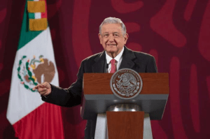 AMLO acusa al TEC por no dar prestaciones a su personal