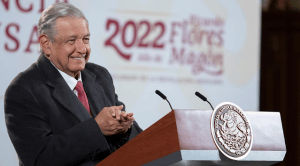 AMLO se congratula que el peso no se haya devaluado durante su gestión