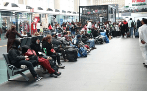 Persiste el caos en el AICM por vuelos cancelados, suman siete más