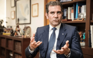 Es improcedente la demanda contra consejeros del INE: Córdova