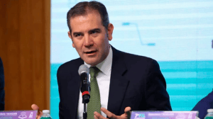Plan de austeridad, abarata al INE y no lo apoyan con nada: Córdova
