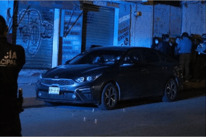 Ejecutan a sujeto dentro de su auto en Ecatepec