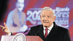 Es un honor tener a un especialista en pandemia como López-Gatell: AMLO