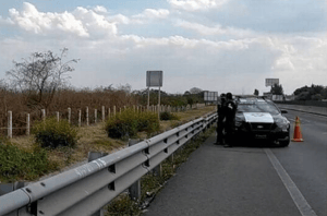 Descubren cadáver en descomposición en el Circuito Exterior Mexiquense