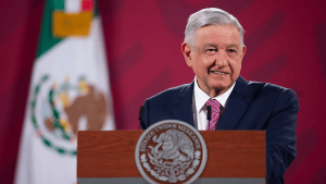AMLO da a conocer que envió al INAI para pedir informes de ingresos de Loret de Mola