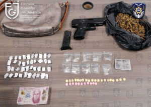 Arrestan a dos personas por posesión de narcóticos en Iztapalapa