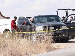 Dejan camioneta con cadáveres en entrada a rancho de Zacatecas