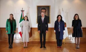 Nuevas titularesrinden protesta de la Secretarias de Desarrollo social del campo de la mujer ydel trabajo del GEM