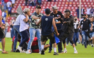FMF abre investigación por los sucesos degradables en el Estadio Querétaro